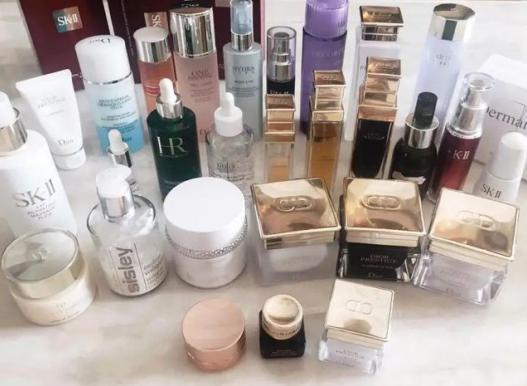 這幾款很火的護(hù)膚其實(shí)都是代購(gòu)炒出來(lái)的,并不好用,有你在用的嗎